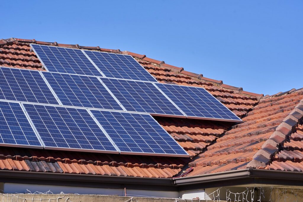 ΦΩΤΟΒΟΛΤΑΪΚΟ ΣΤΕΓΗΣ